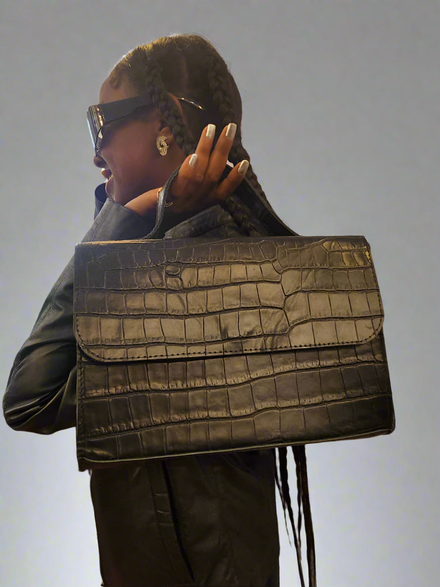 Ladies Clutch Bag โ Elegant, Compact & Stylish for Special Events